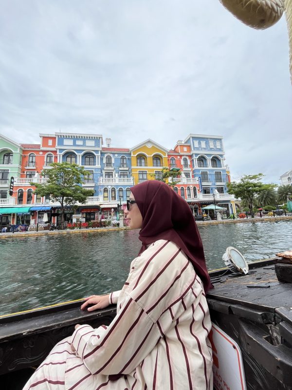 Sharqiaa Square Hijab - Image 4